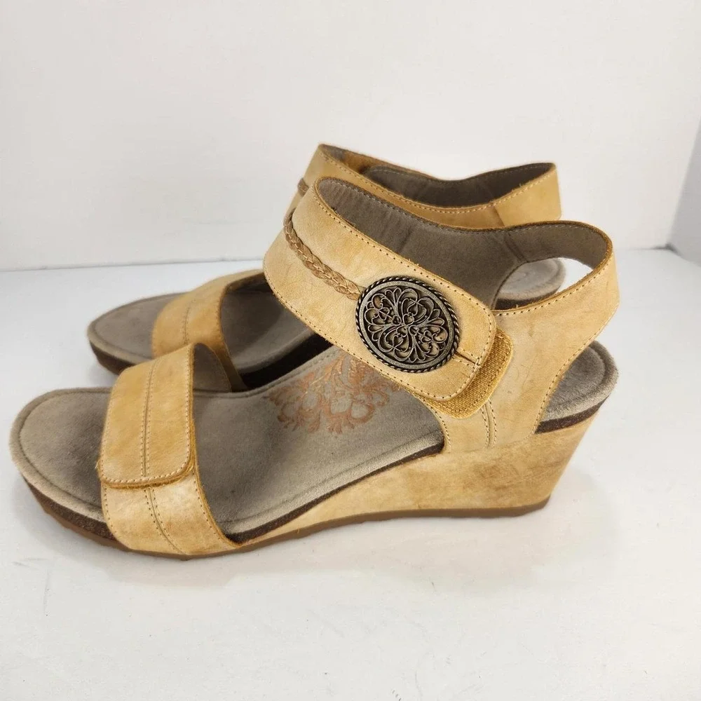 Aetrex Jillian Women's Size 10 Tan Leather Wedge Sandals Adjustable Comfort
